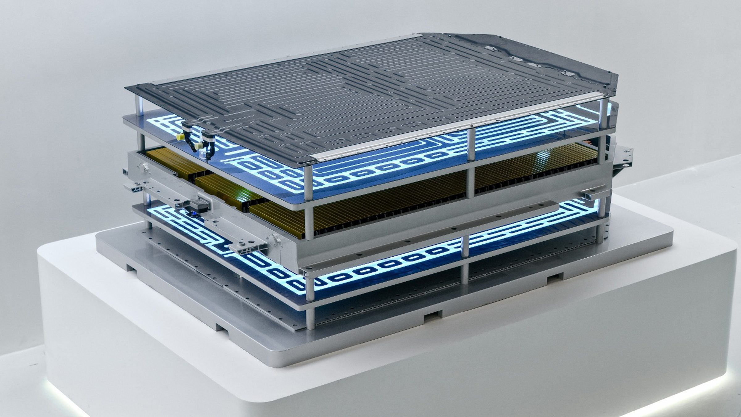 Geely battery pack with liquid cooling plates