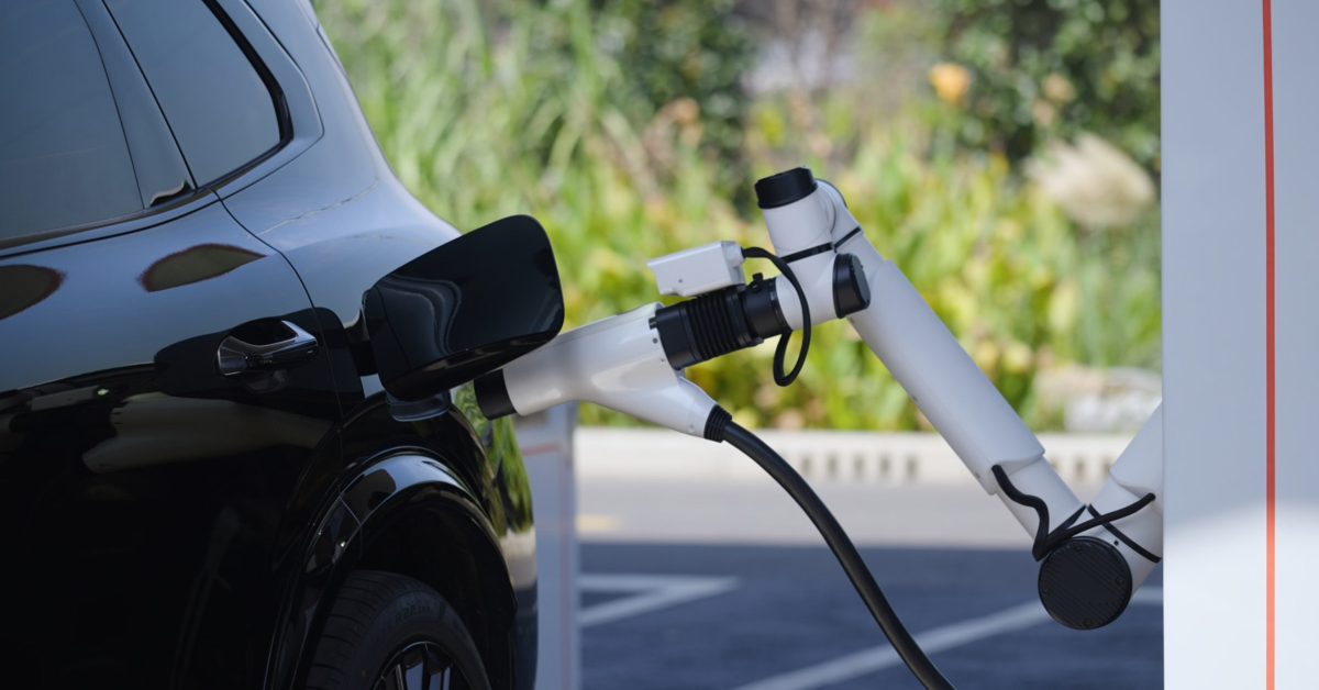 Geely’s AI fast charging ‘heals’ EV batteries for 20% more cycle life