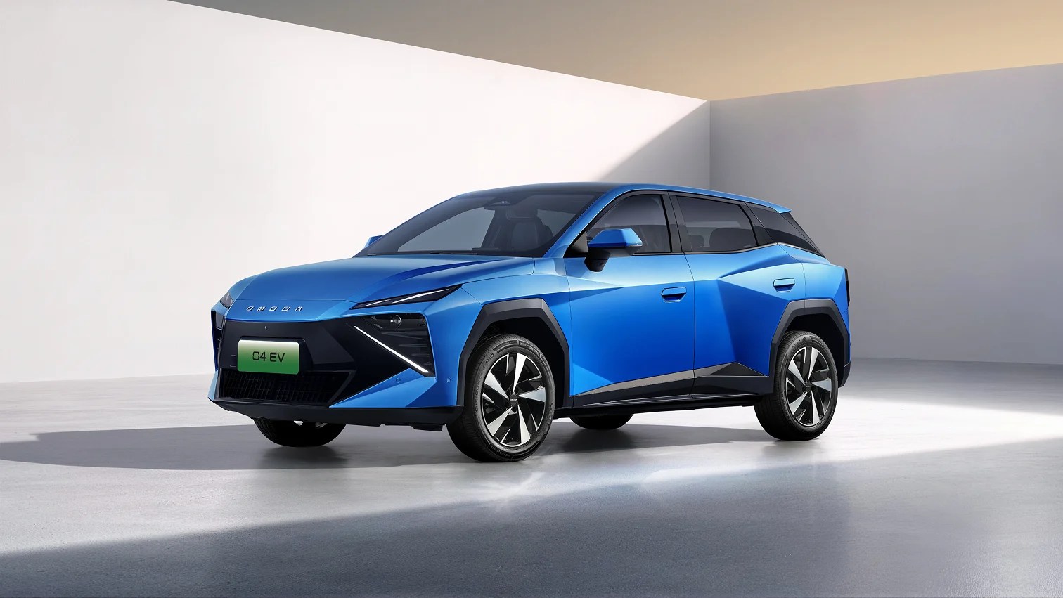 Omoda 4 O4 EV compact electric SUV — In detail