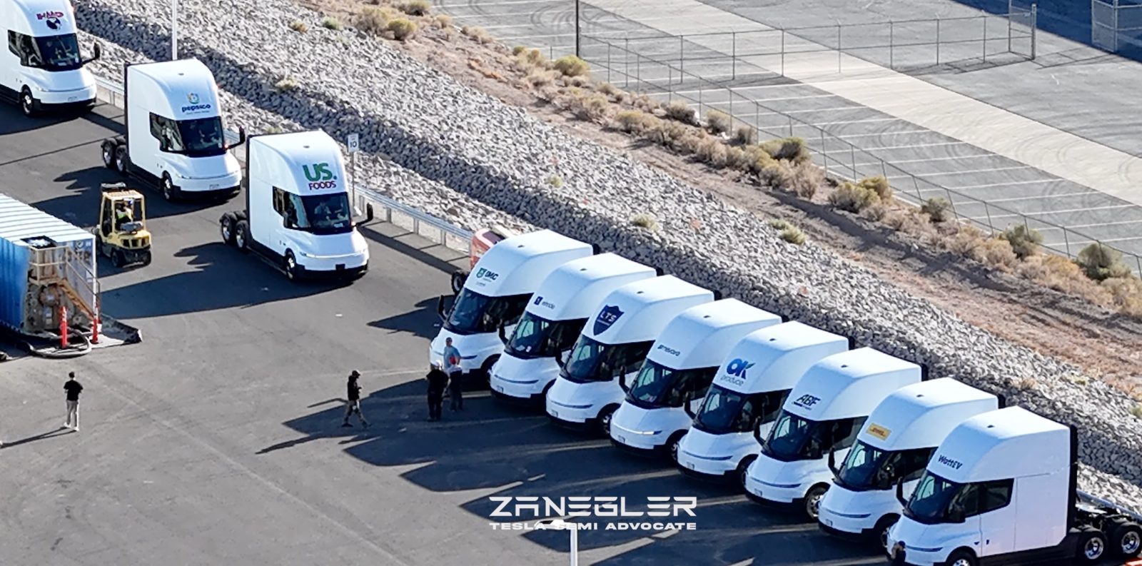 Предварительный обзор запуска Tesla Semi: объявляется о нескольких клиентах
