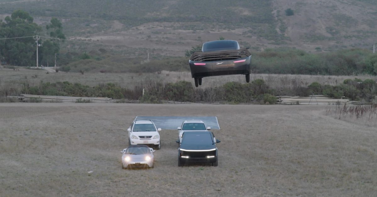 Alef’s flying car flies over Tesla Roadster in new video