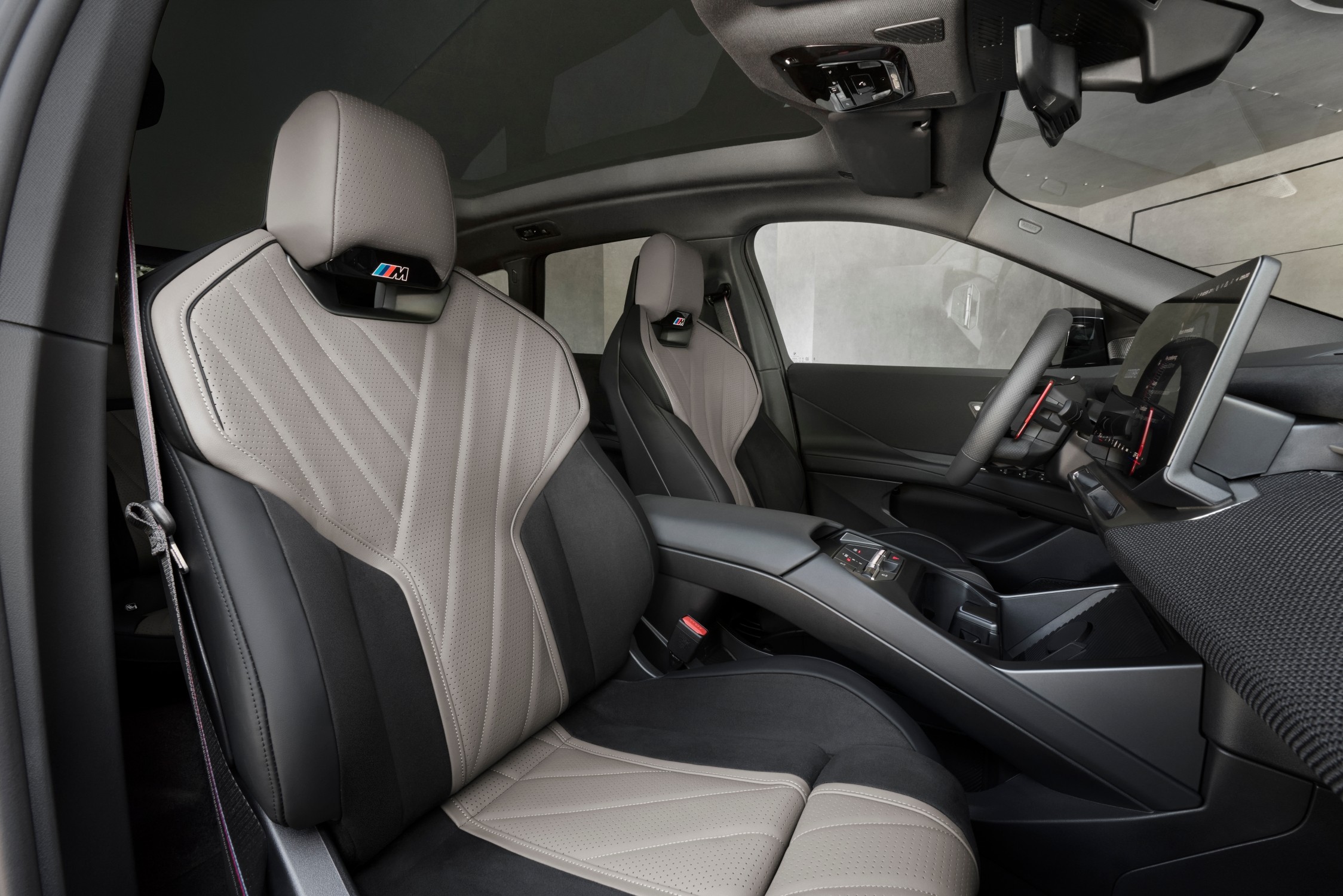 BMW-iX3-M60-interior