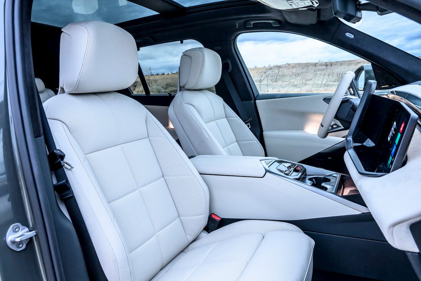 BMW-iX5-interior