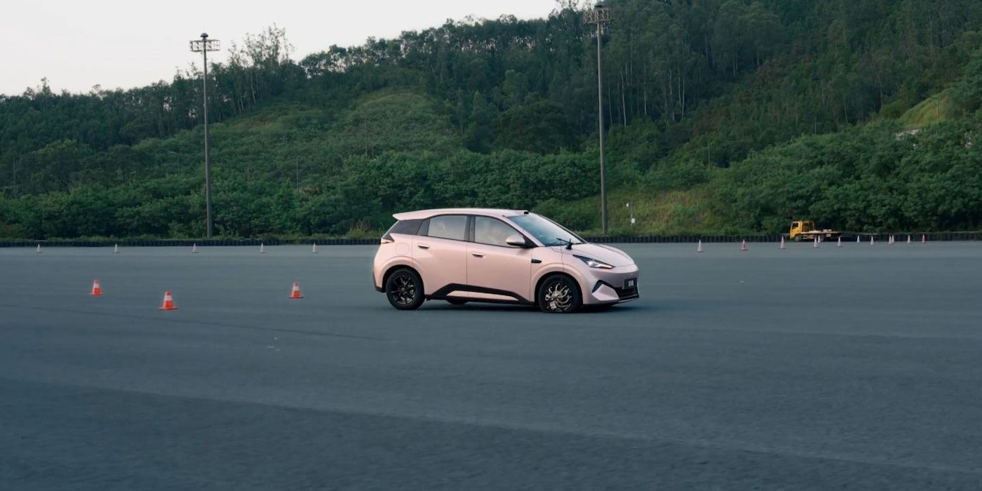 BYD’s $10,000 EV blows a tire at nearly 90 mph — Watch&hellip;