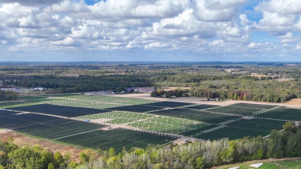 electrek.co - Michelle Lewis - Ford backs a big new solar farm for its Michigan factories