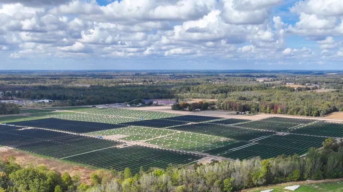 Ford backs a big new solar farm for its Michigan factories