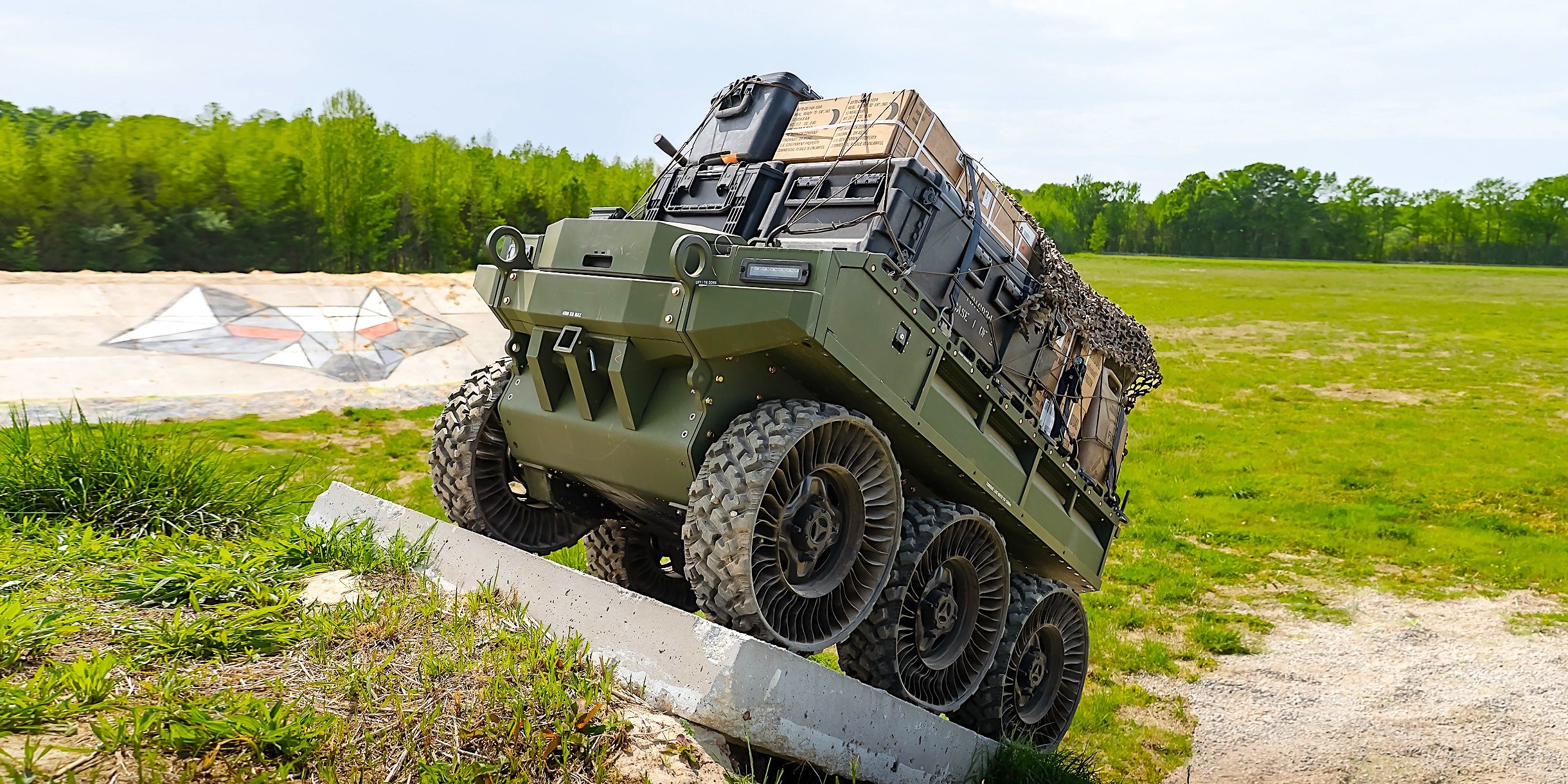 Autonomous military 6×6 packs electric drive and go-anywhere grit [video]