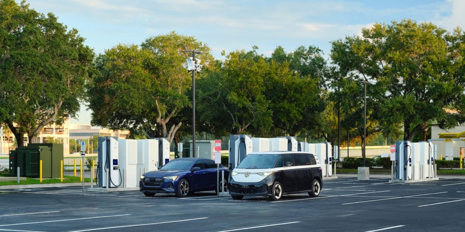 Electrify Amerika'nın en büyük şarj istasyonu tema parkı bölgesinde açıldı