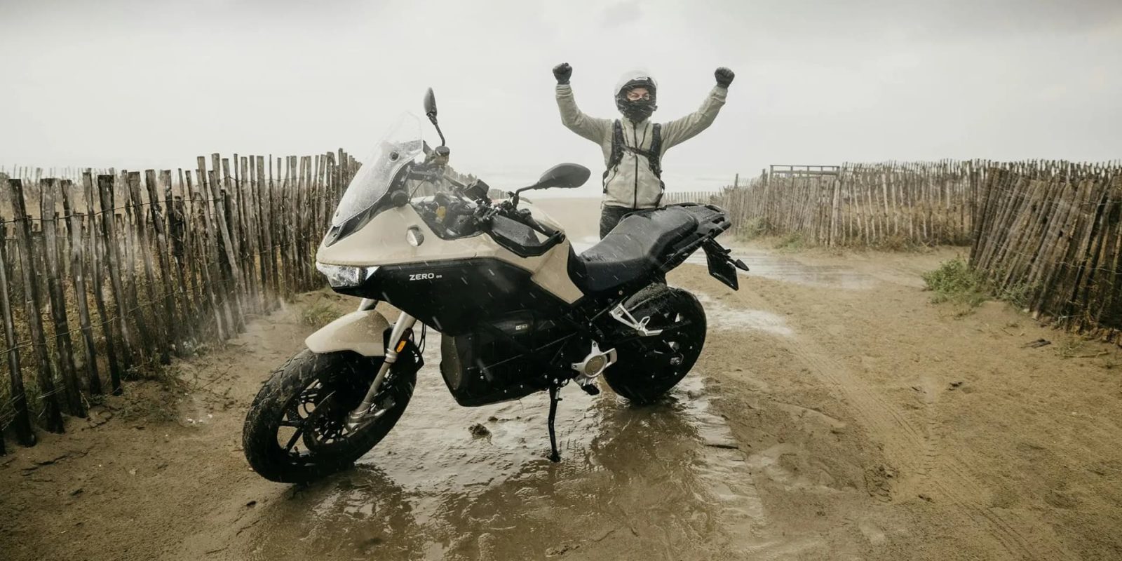 En uzun elektrikli motosiklet sürüşü dünya rekoru kırıldı