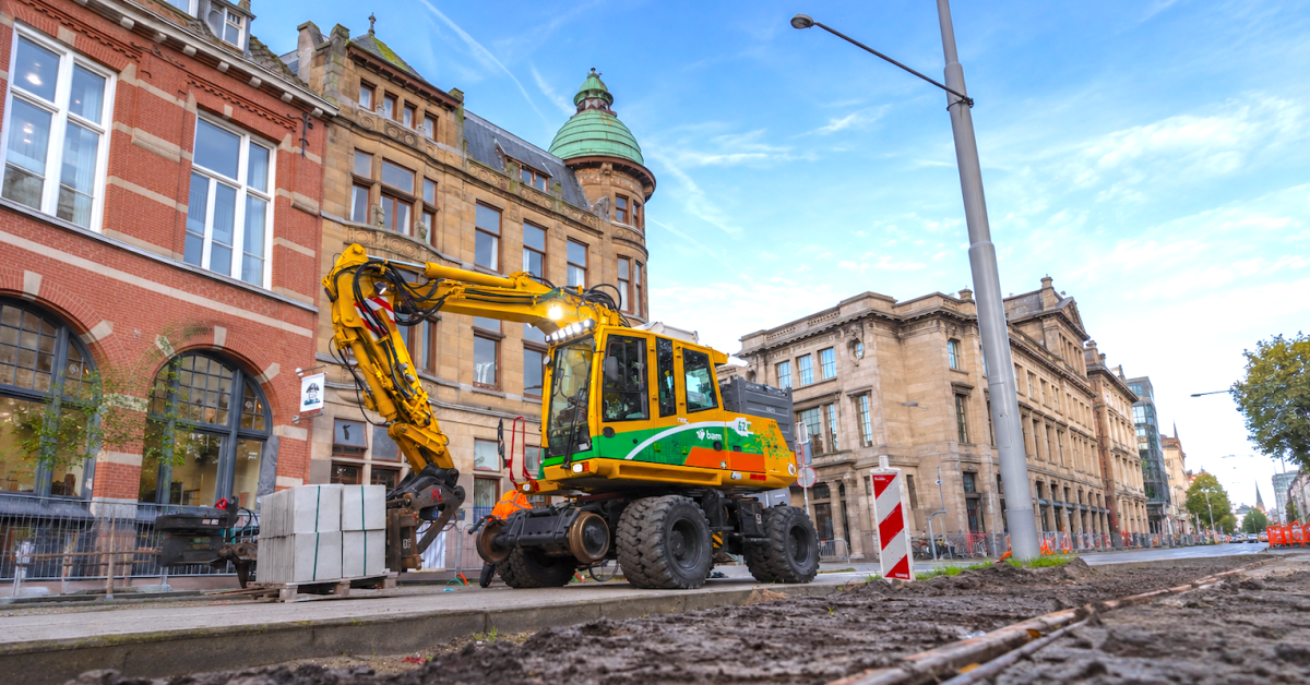AMT Launches Hot-Swapping Battery Electric Rail Excavator