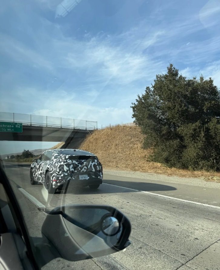 Lucid Cosmos prototype approaching the Cochrane Road exit on US-101