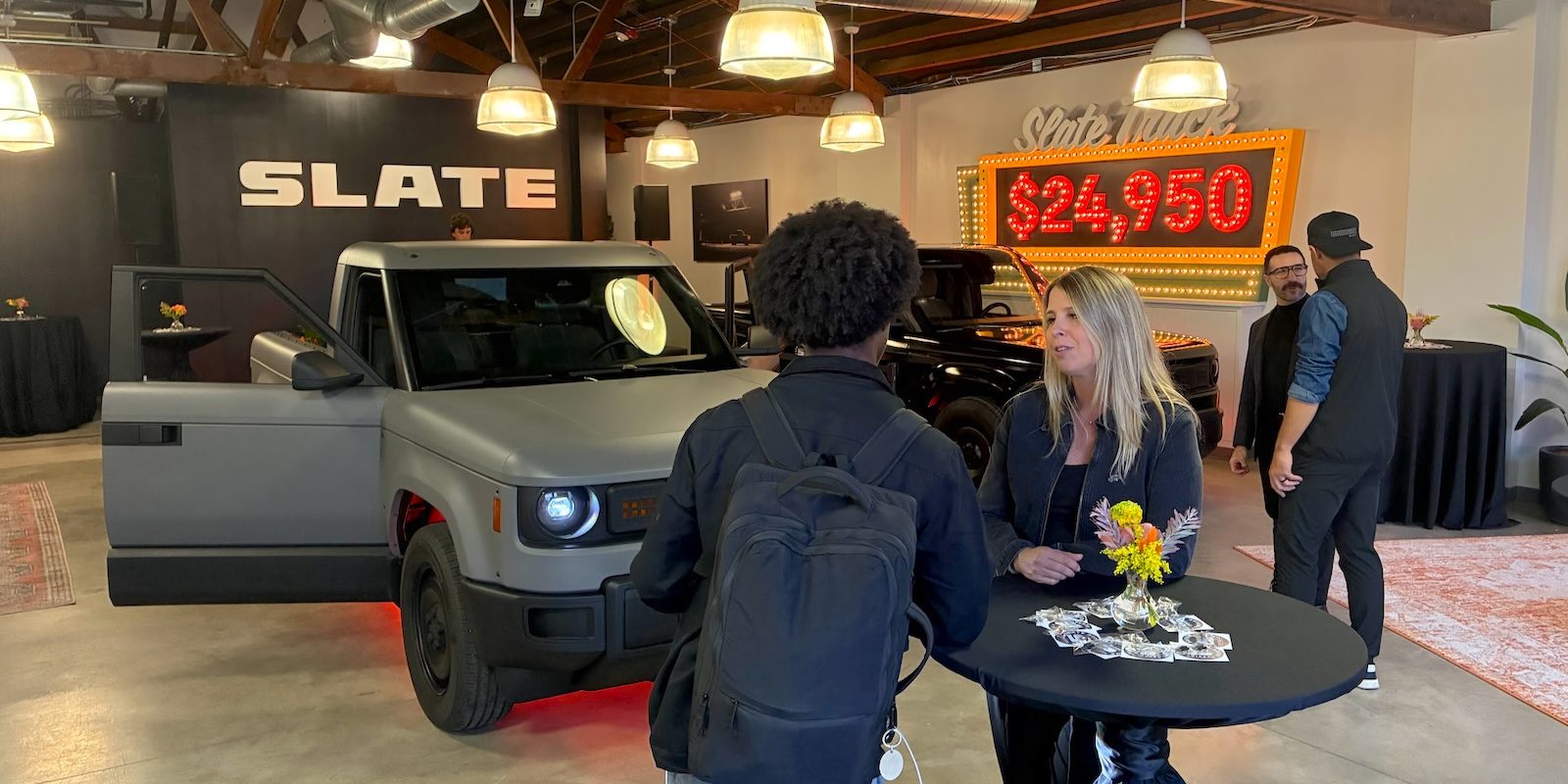 Slate Auto открыла в Чикаго первый в своей истории центр тест-драйвов и знакомства с брендом