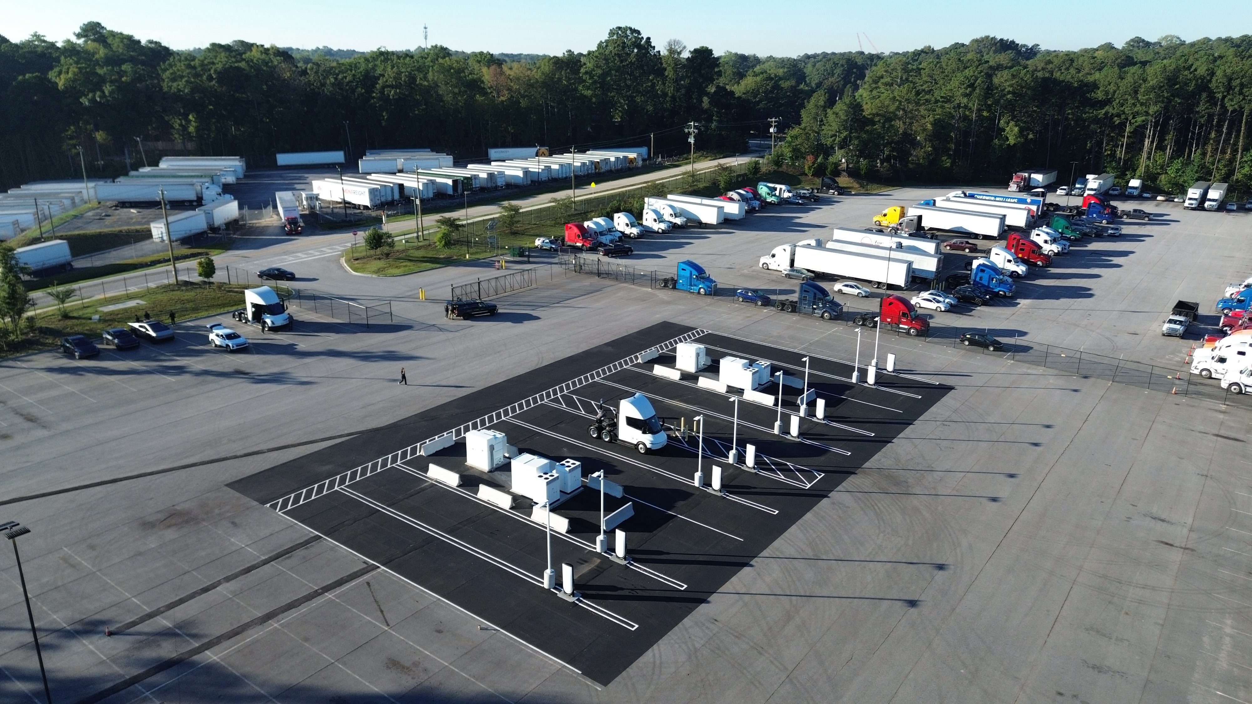 Tesla opens 14 Semi Megacharger stalls between Atlanta and…